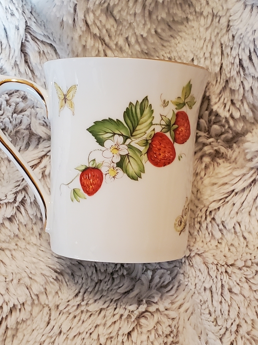 Vintage Rosina-QUEEN'S Fine Bone China VIRGINA STRAWBERRY Gold Trim FLAT MUG